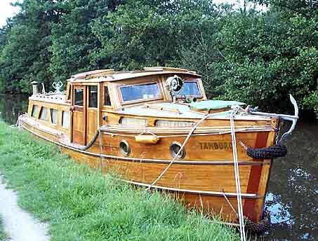 discovered this elegant and beautifully maintained wooden boat, a 
